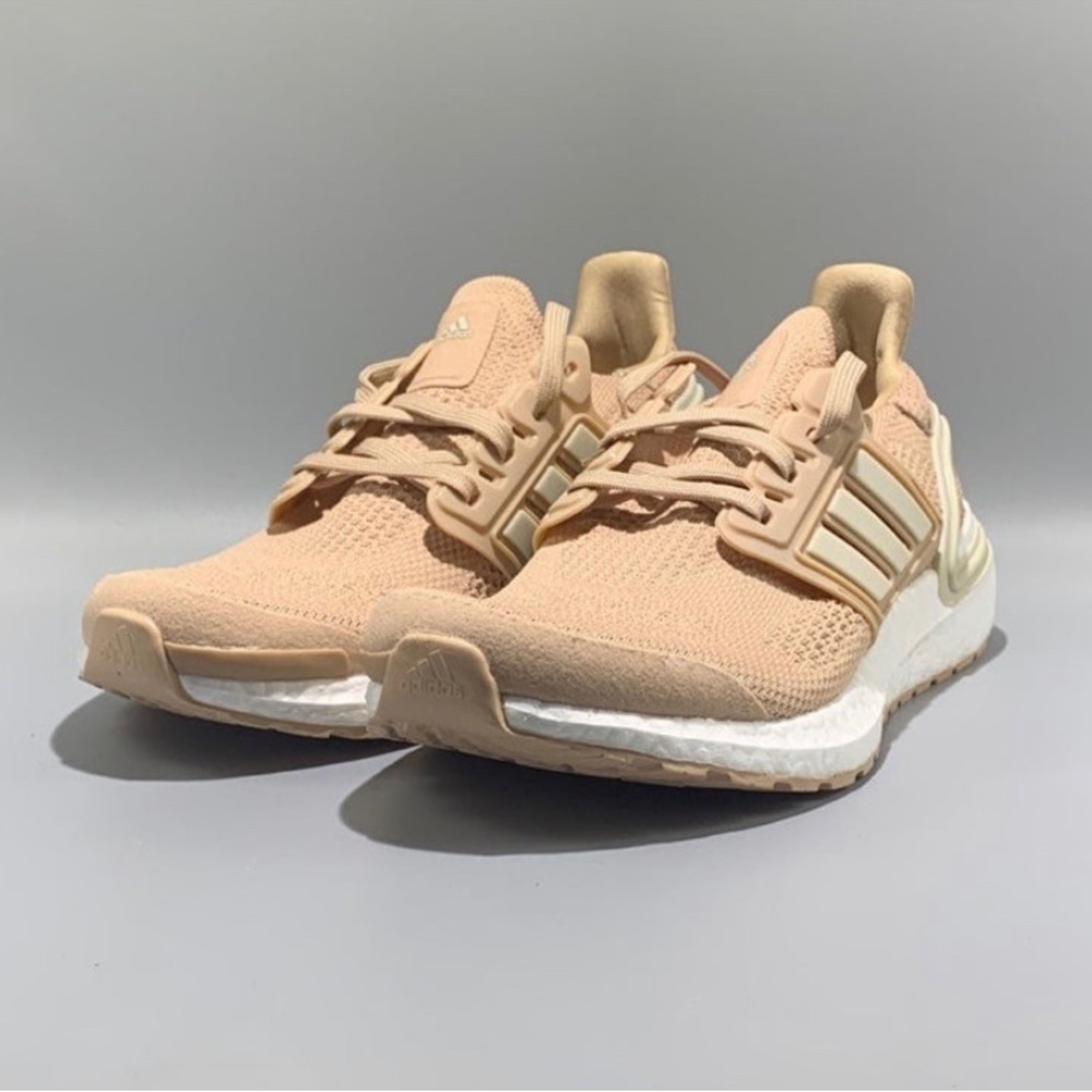 WMNS Adidas Ultraboost 19.5 Size 10